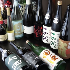 種類豊富な日本酒やワインもございます。ドリンクメニューからご覧くださいませ。