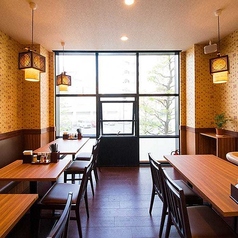 「貸切宴会」はいかがでしょうか？30名様～ご利用可能ですが、閑散期はこの限りではありません。お気軽にお問い合わせください！きな窓から降り注ぐ自然光や月光がとても開放的と大人気の2階席です。