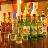 【韓国酒も多数あり】辛いものにはよく合う韓国酒♪マッコリ・焼酎・チャミスルなど各種品揃えしております！当店では高麗人参酒とウイスキーを合わせた【ラーハイ】もおススメ☆ご来店いただいた際はぜひ一度飲まれてみてください！飲み放題プランには韓国酒も含まれます！