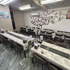 【テーブル席：１６名様席×２テーブル】