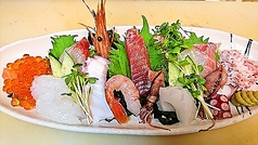 当日仕入れた新鮮な魚を使用。富山ならではの食材も『刺身盛り』
