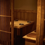 少人数様でご利用いただける完全個室のお席もご用意しております。詳細は店舗までお電話ください。