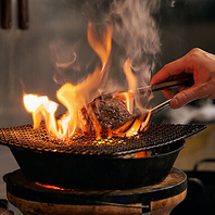 炭火の香りが食欲そそる！極上のお肉料理