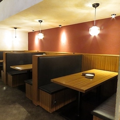 【4名様～6名様向けのソファー席】女子会やママ会など少人数でのご利用にぴったりのお席となっております。