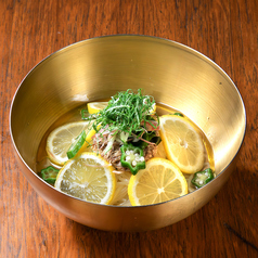 エゴマ香るほぐし鯖のレモン冷麺