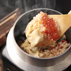 鯛とムール貝のブイヤベース釜めし。トドメのいくら。