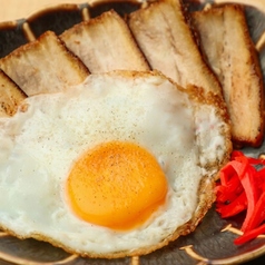 チャーシュー目玉焼き