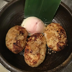 自家製手ごねつくね　チーズ入り温玉添