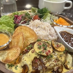 煮込みハンバーグ マスタードのオランデーズソース