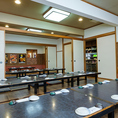 明るく広々とした雰囲気のテーブル席はゆったりと座り心地も◎旬の食材をふんだんに使った料理をリーズナブルな価格お楽しみいただけるので、ご家族やご友人とのご会食にもぴったりです！