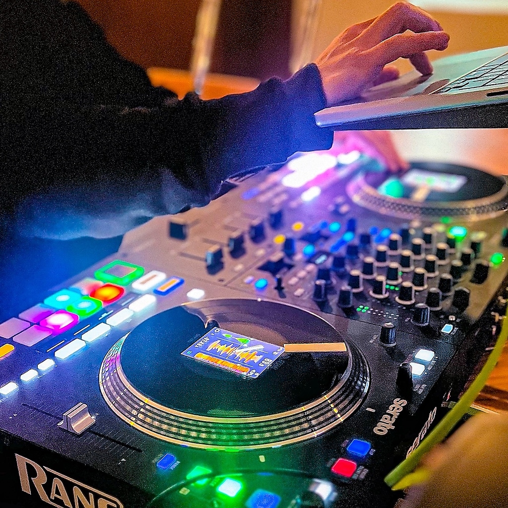 イベントもご用意！DJブースも登場♪