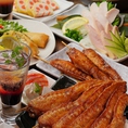 日本一に輝いた「名物とめ手羽」をはじめ、九州各地の名物料理が豊富に揃っています。