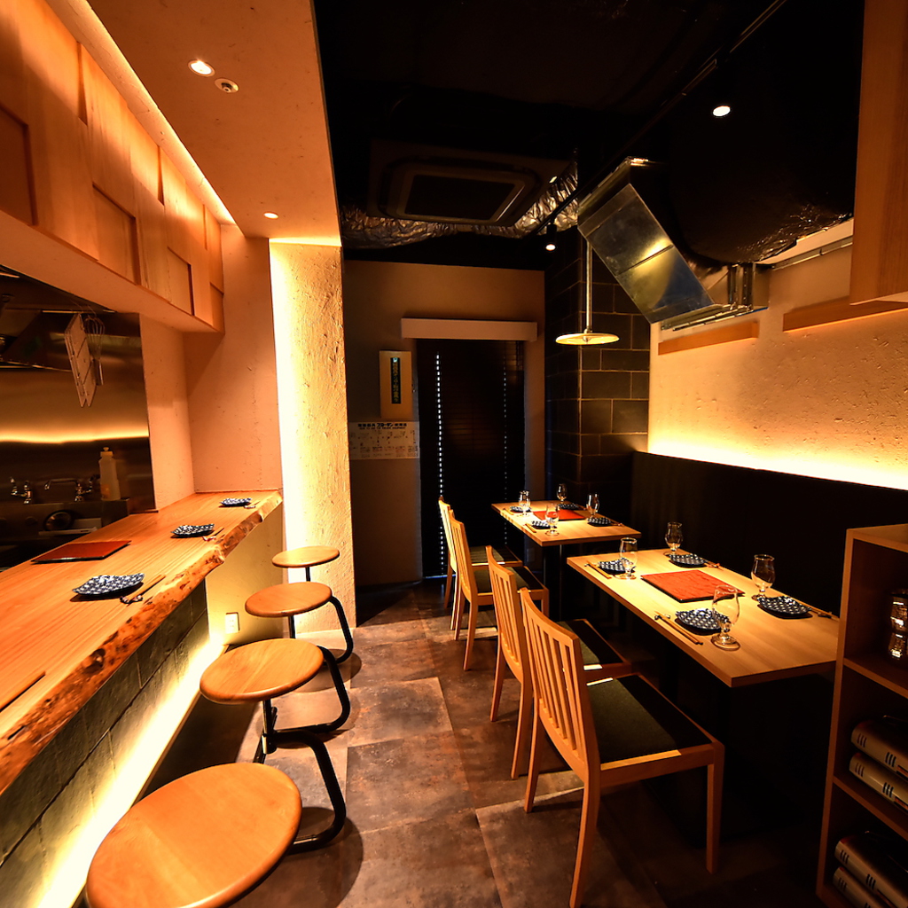 【10人前後の飲み会にも】広々とした店内は大人数でもご案内できます！