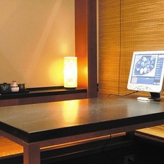 回転寿司には珍しい掘りごたつ個室がございます。