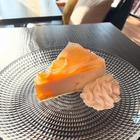 【季節の果実を贅沢に！手作り本格 気まぐれスイーツ】