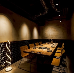 最大８名様完全個室【大阪/なんば/難波/心斎橋/韓国料理/焼肉/黒毛和牛/神戸牛/ランチ/昼飲み/ユッケ/サンナッチ/ユッケタンタンイ/タン/ハラミ/個室/誕生日/半個室/鍋/忘年会/新年会/宴会/寿司/なんばパークス/飲み放題/サムギョプサル/力丸/牛角/食べ放題/食べ飲み放題】