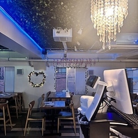 ネオンが灯る大人な空間に♪夜は居酒屋として満喫