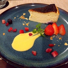 ベリーの入ったバスクチーズケーキ