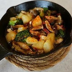 タコと野菜の具沢山アヒージョ