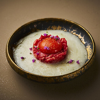 蓮根キムチや和牛紅白ユッケ風などサイドメニューも充実