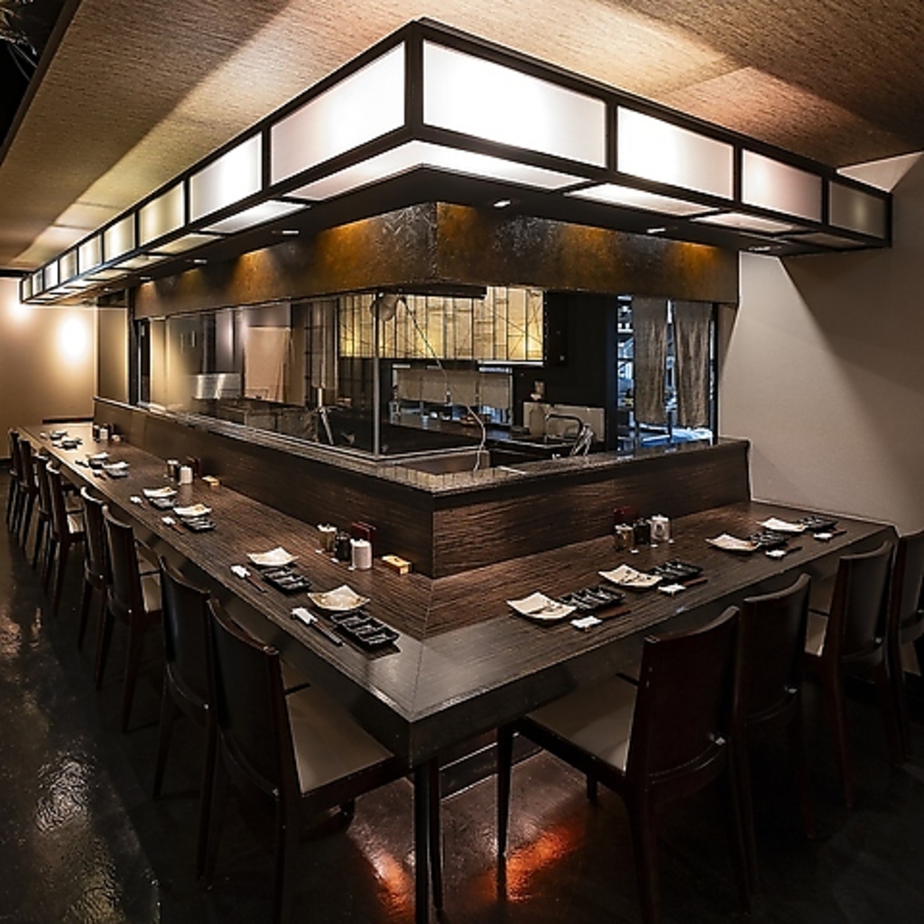 お一人様でのご利用も歓迎です◎ゆっくりと充実の時間を過ごせるカウンター席もご用意しております。