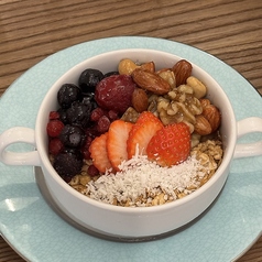 4種のベリー&ハニーナッツアサイーボウル