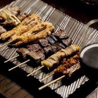 バラエティ豊かな串料理と味自慢の一品料理が目白押し！