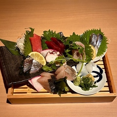 一押し！赤身・中とろ入り　日替わり！魚魂9点盛り