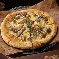 4種のチーズと焼き栗のピザ