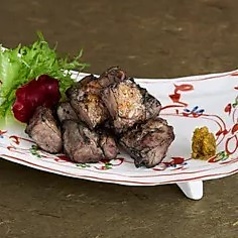 大山鶏もも肉の炭黒焼き