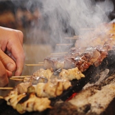先代から受け継ぐ熟練の炭火焼き技術で、一串一串丁寧に焼き上げる絶品の焼き鳥をご提供しております!テイクアウトも行っているのでぜひお待ちしております。