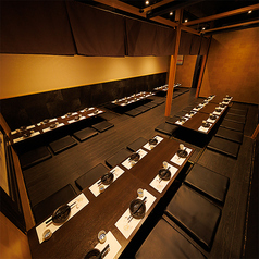 ［44名様］掘りごたつ席のフロア貸切も承っております。足元ゆったりの掘りごたつで、長時間でも快適にお過ごし頂け、落ち着いた和の空間が贅沢な集いを上質に包みます。貸切予約はお早めにどうぞ。