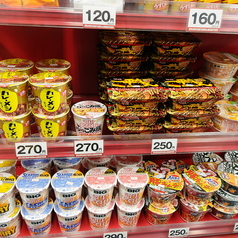 お菓子・インスタント食品もあります♪