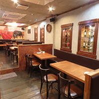 少人数から貸切まで対応できる柔軟な店内設計