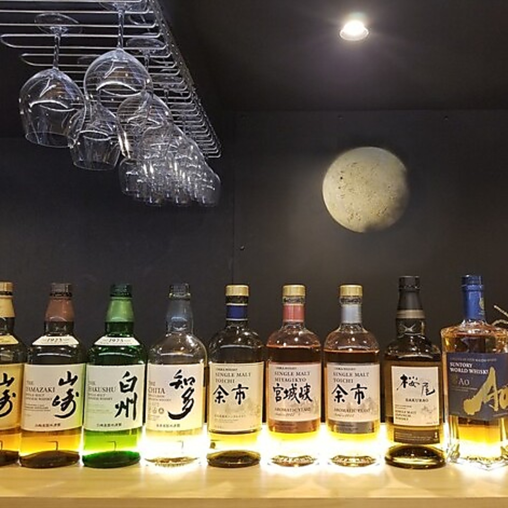 サクッと飲みたい時にも嬉しい、豊富なウイスキーと焼酎をご用意！お仕事帰りの一杯などに是非◎