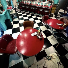 仲間とのワイワイとしたご宴会や女子会、ご家族での和やかなお食事まで、幅広いシーンに最適なテーブル席