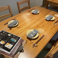 【テーブル席：～4名席×2卓】4名様でご利用いただけるテーブル席♪8名様迄テーブル席をくっつけてご利用OK！各種ご宴会におすすめです★