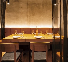 6～8名様席【半個室】ご利用人数に合わせてレイアウトが可能なテーブルのお席です 