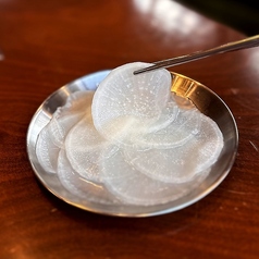 サンム（大根の甘酢漬け）