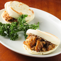 豚肉の味噌蒸し　蒸しパン添え