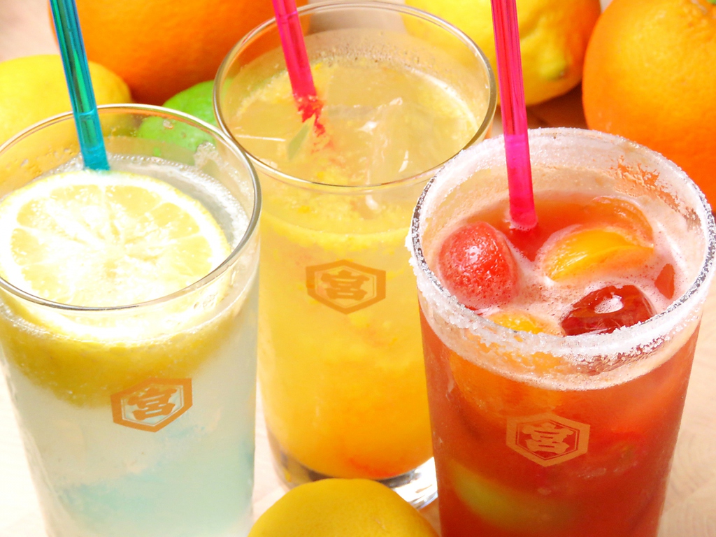 種類豊富なカクテルをご用意。お酒の飲めない人にノンアルコールカクテルもあり。