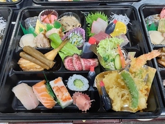 お祭りや部活などの集まりにぴったりな「オードブル」や「お弁当」も承っております！の写真