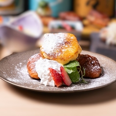 焼き林檎とクロワッサンのクリームブリュレ風 バニラアイス添え