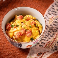 香ばしさ弾ける！熱々あんで味わう。紅ずわい蟹玉おこげ