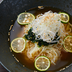 寅蔵 特製和風冷麺 880円（税込）