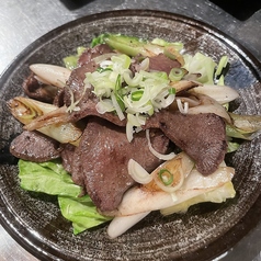 牛タン先ネギ塩炒め