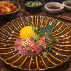 サーモンユッケ