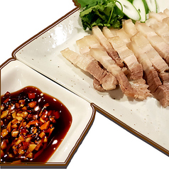 蒜泥白肉(豚バラとニンニク醤油の和え物)