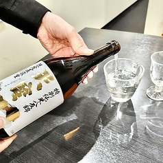 店長が料理に合う日本酒をおすすめしてます。