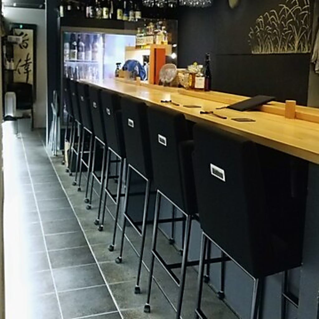 カウンターはスタッフとのお話も楽しめる☆初めての方も温かく迎えます！お気軽にご来店ください！
